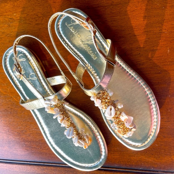 NEW Gold Sandals embellished with shells - Picture 6 of 8